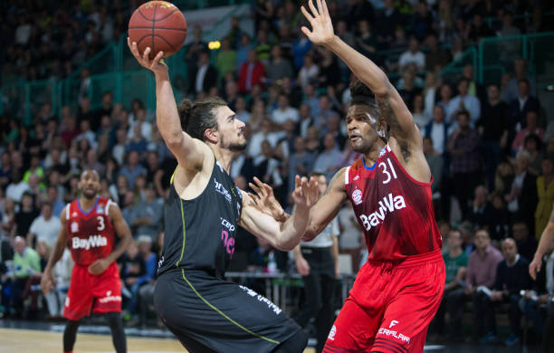 男性运动员 男性运动员