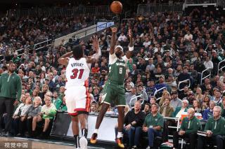 功抢点头球 功抢点头球