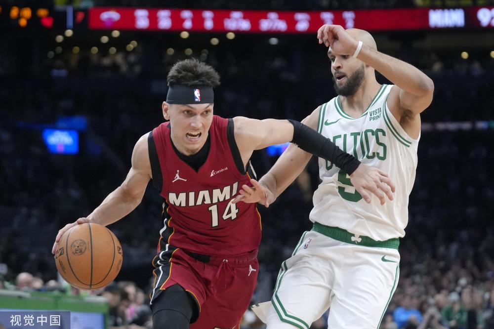 王钰栋头球 王钰栋头球